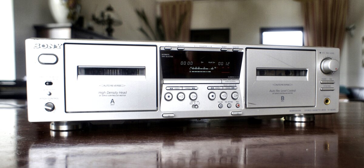 «Sony TCWE475» в серебристом цвете