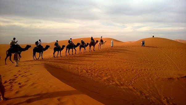 https://cdn.pixabay.com/photo/2014/05/07/11/07/caravan-339564__340.jpg