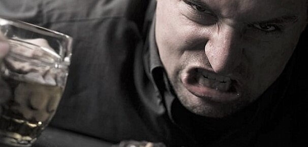 Как систематические запои влияют на психику?

