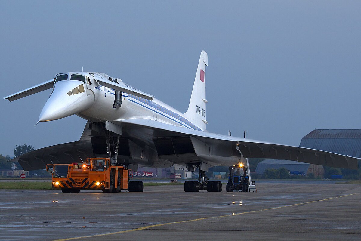 Ту-144