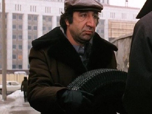 Кадр из  фильма "Мимино". Снимок взят из открытого бесплатного источника в Интернете. 