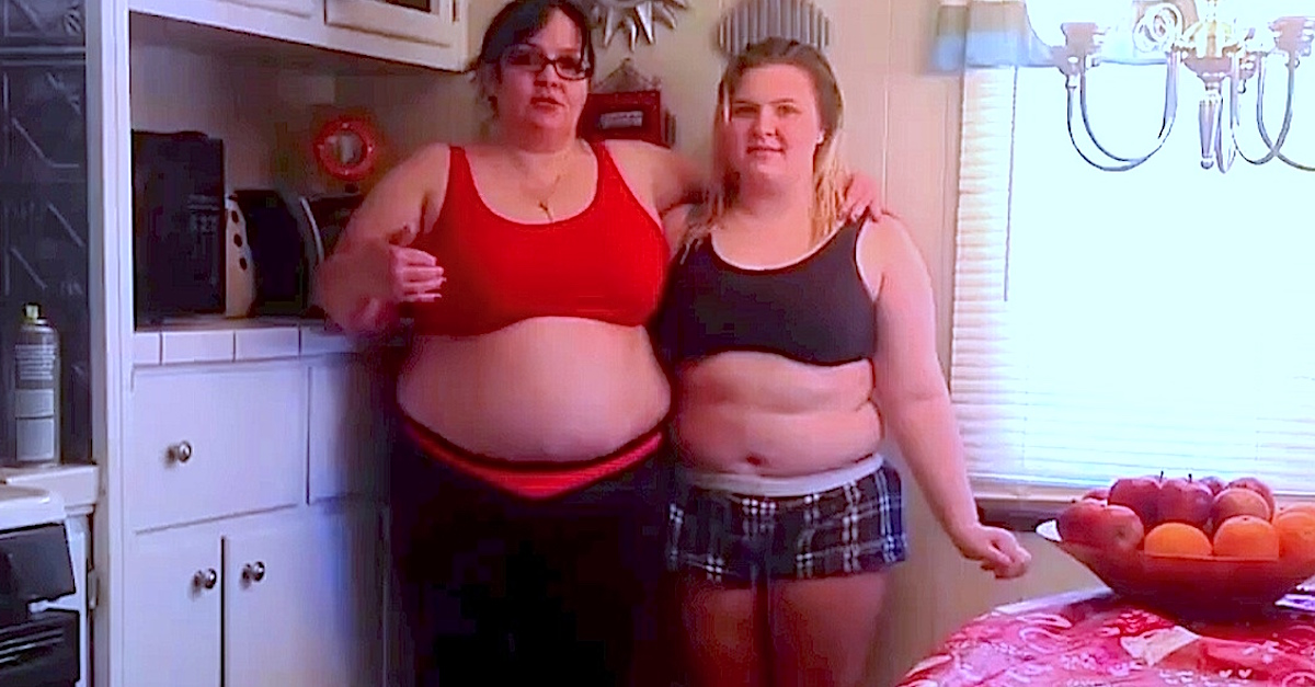 Толстая девочка и мама.