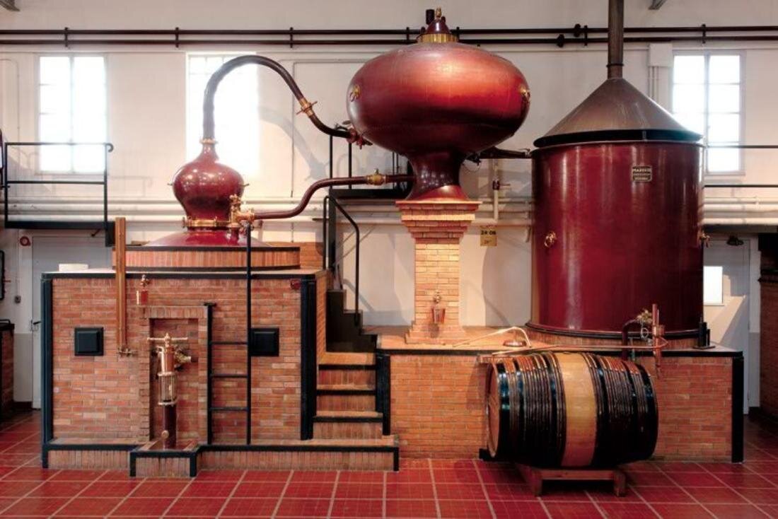 Шарантский аламбик используется для приготовления коньяка