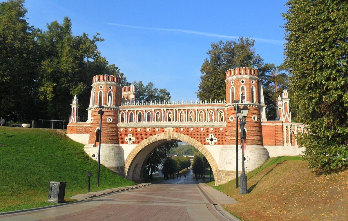 Переход царицыно. Усадьба Царицыно фигурный мост. Царицынский парк достопримечательности. Малиновского - Царицыно. Оранжерейный мост в Царицыно.