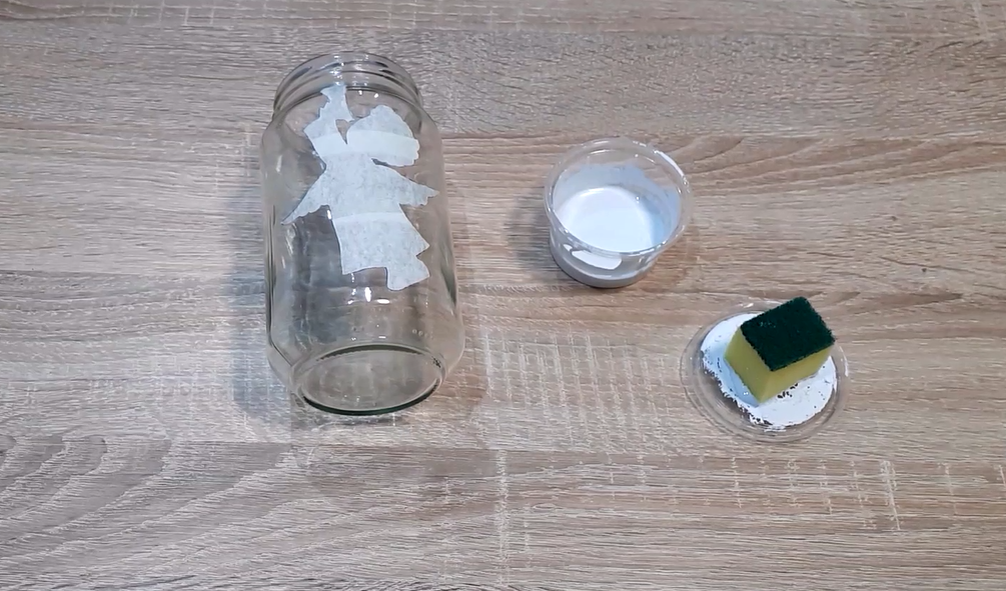 Банка с трафаретом