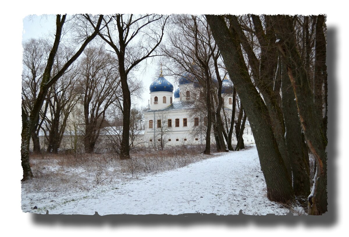 Крестовоздвиженский собор Юрьев монастырь В.Новгород /Авторское фото/