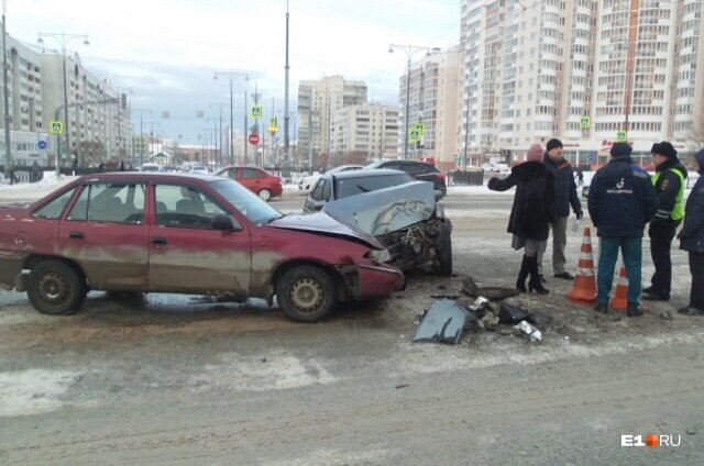 Пострадал один человек, его увезли в больницу.