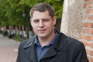 Иван Сергеев, генеральный директор благотворительного фонда «СТОПДТП» рассказал, в чем основная причина таких происшествий на дороге: «На мой взгляд рост ДТП с участием велосипедистов связан с все большей популярностью данного вида транспорта. С другой стороны, с отсутствием инфраструктуры — велосипедных дорожек и выделенных полос. Хотя культура вождения и оставляет желать лучшего, но в данном случае, на мой взгляд она ни при чем, а рост количества ДТП связан с вышеописанными факторами. Для велосипедистов нужно создать необходимую инфраструктуру, чтобы ни у кого не возникало желания двигаться в потоке с автомобилями по дорогам общего пользования».