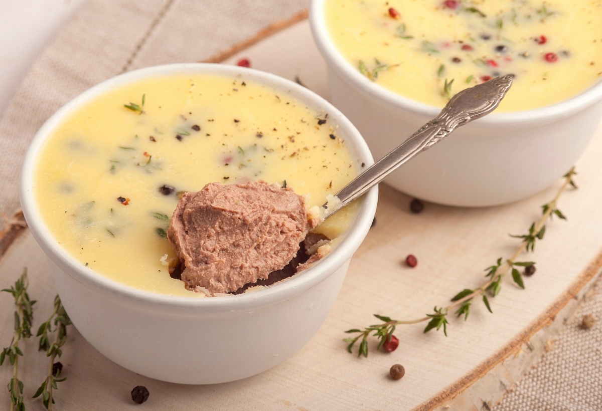 Нежнейший паштет из куриной печени.