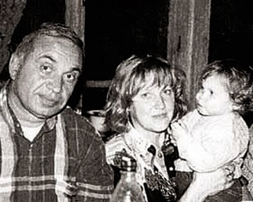 Виталий Мелик-Карамов и Елена Проклова с дочерью Ариной