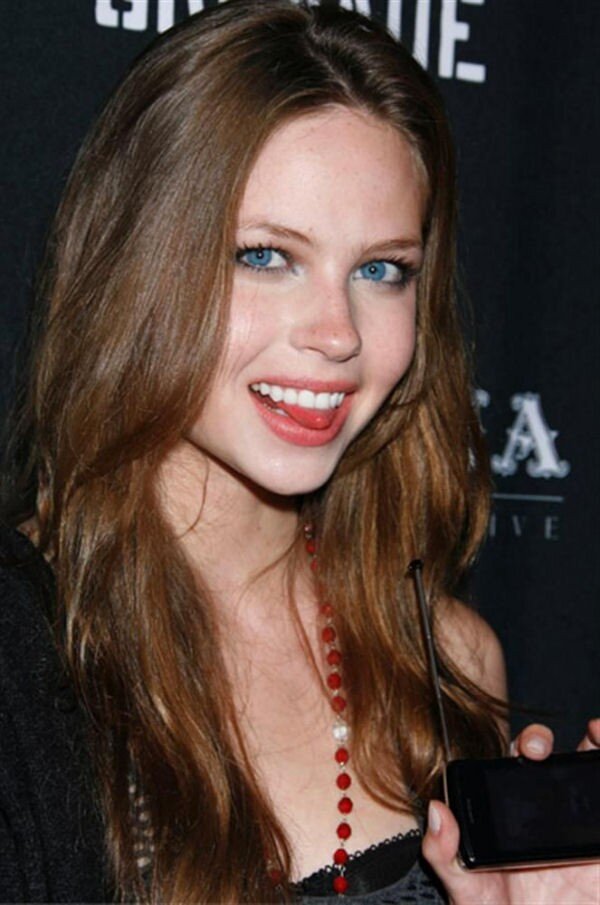 Дэйви Элизабет Чейз - американская актриса, родилась 24 июля 1990 в Лас-Вегасе.