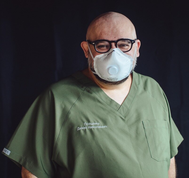 Главный врач больницы в Коммунарке Денис Проценко. Фото: соцсети
