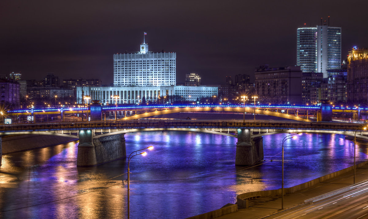 Метро ночью в москве. Смоленский метромост в Москве. Смоленская набережная метромост. Смоленский метромост ночью. Смоленский мост в Москве.