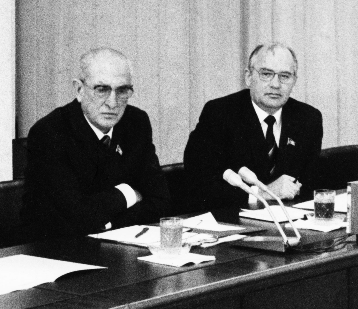 Ю. Андропов и М.Горбачев (С) фото из открытых источников 