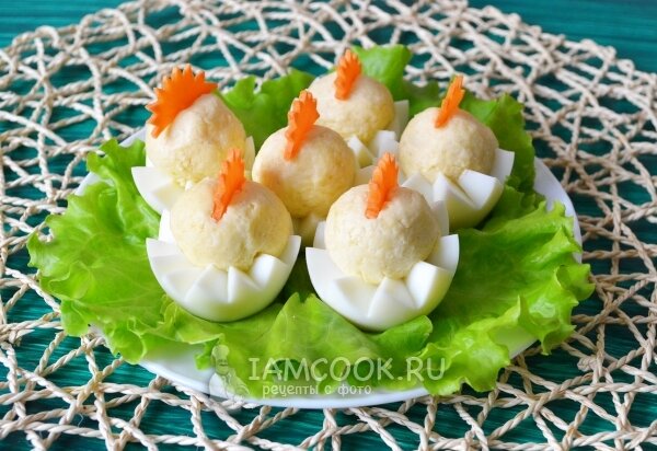 🐣 Фаршированные яйца в виде цыплят с сыром и чесноком! 👨‍🍳 Рецепт внутри!