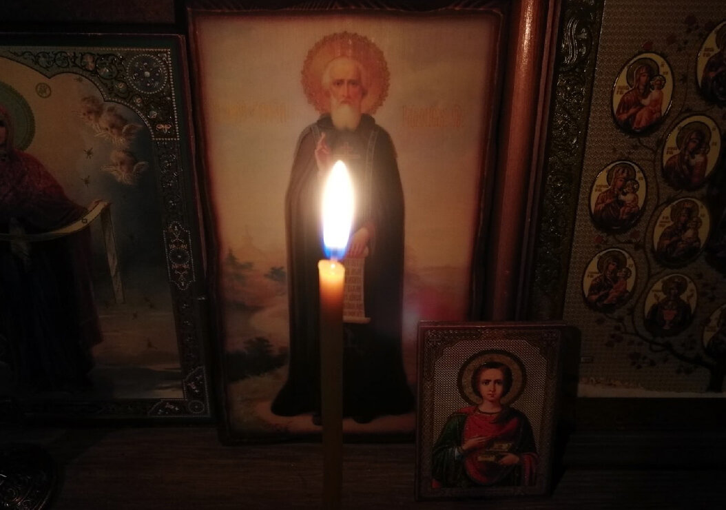 Как поставить свечу в храме