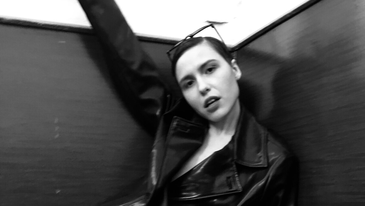 Подпишись на меня, пожалуйста. И поставь этой статье лайк. Тебе точно повернётся удача!