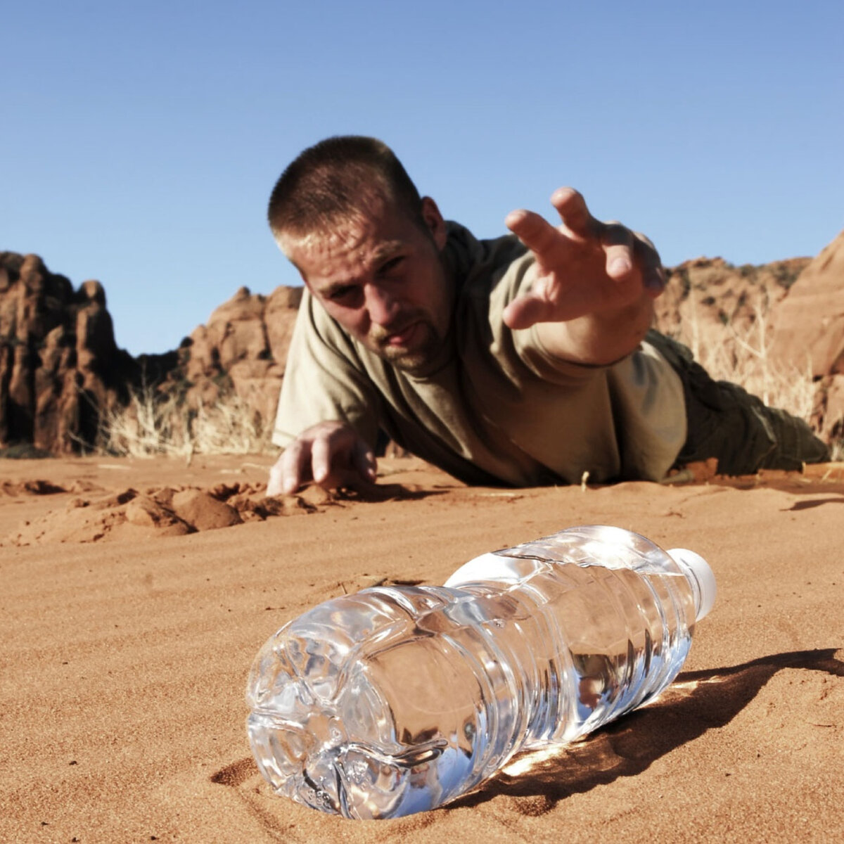 Жаждущий в пустыне. Дрожь жажда. Жаждущий воды человек. Мало воды. Малое употребление воды.