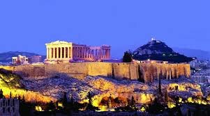    Греция — страна, которую многие называют колыбелью современной цивилизации. Ее основа была заложена на материковой Греции с появлением знаменитой крито-микенской культуры (3000 -1100 гг. до н. э.
