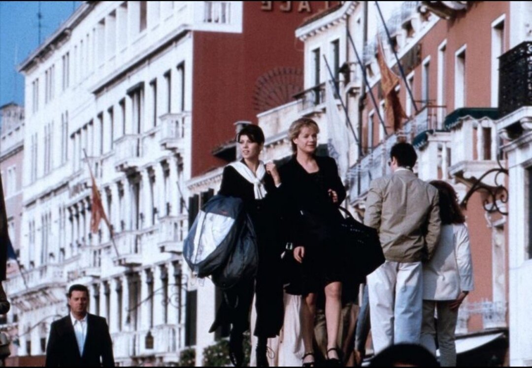 Фейт ищет загаданного мужчину со свадебным платьем в чехле