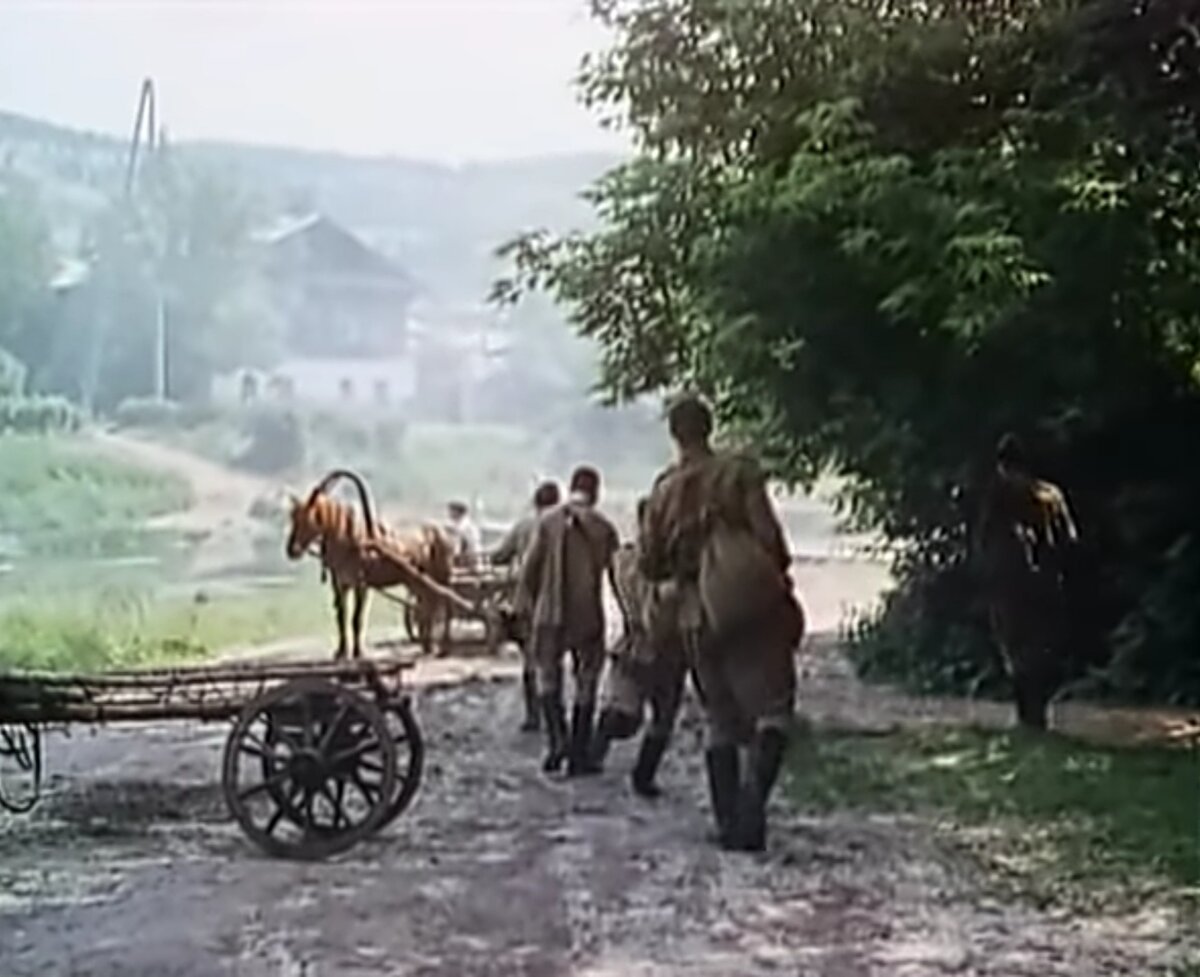 Речка Миасс возле базарной площади. Скрин из фильма