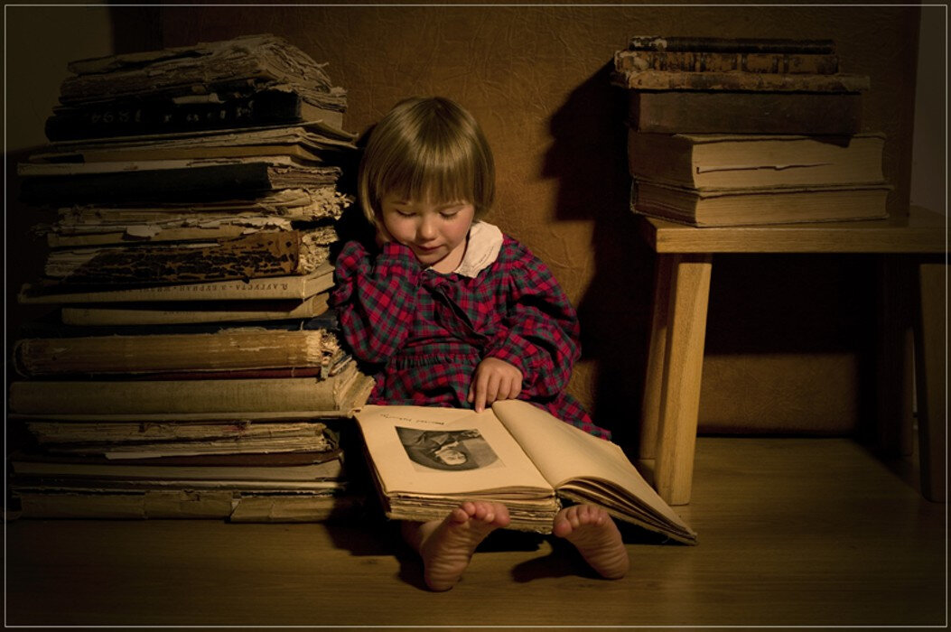 Фото малыша с книгами