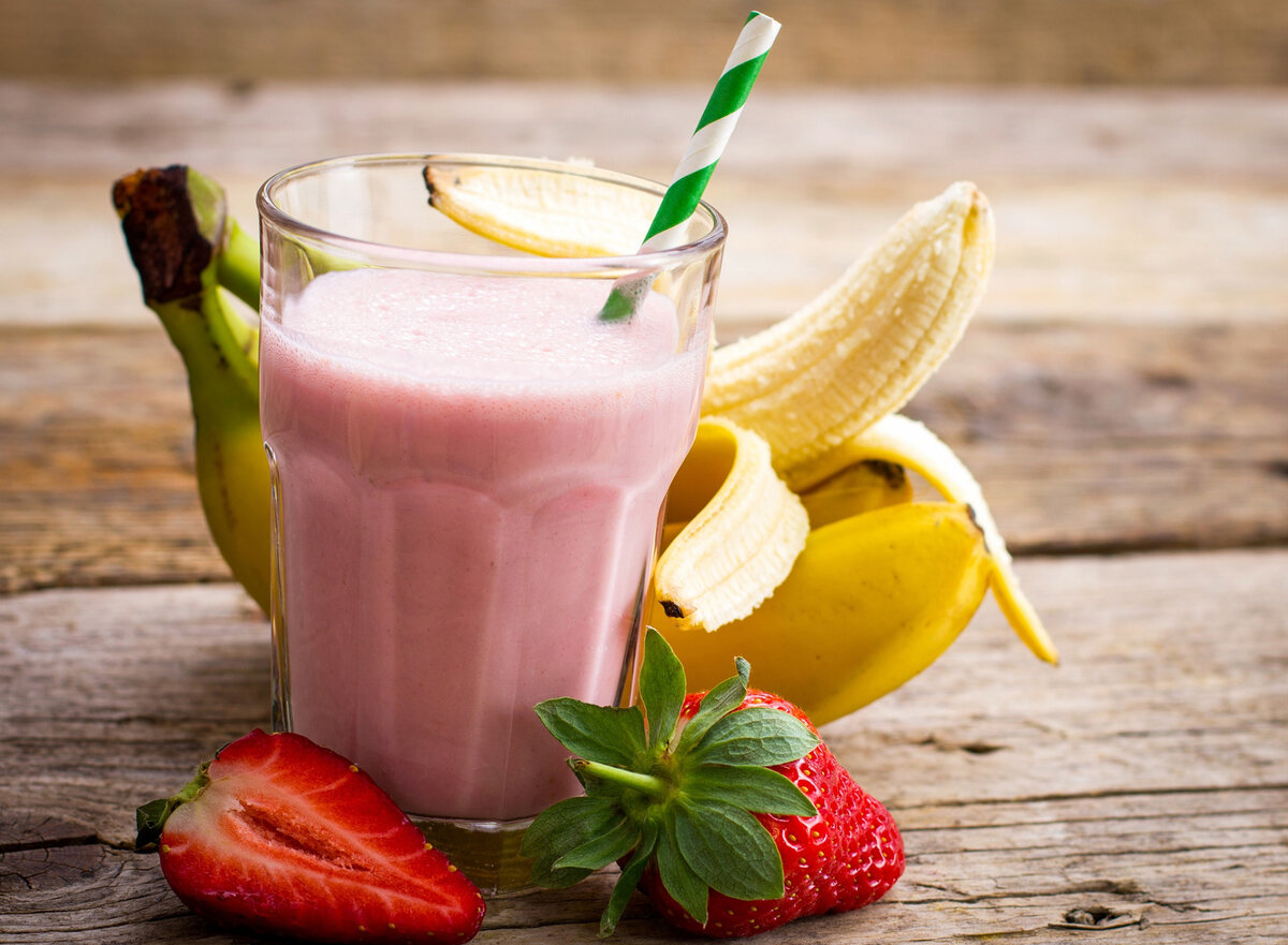 Бананово-клубничный протеиновый коктейль