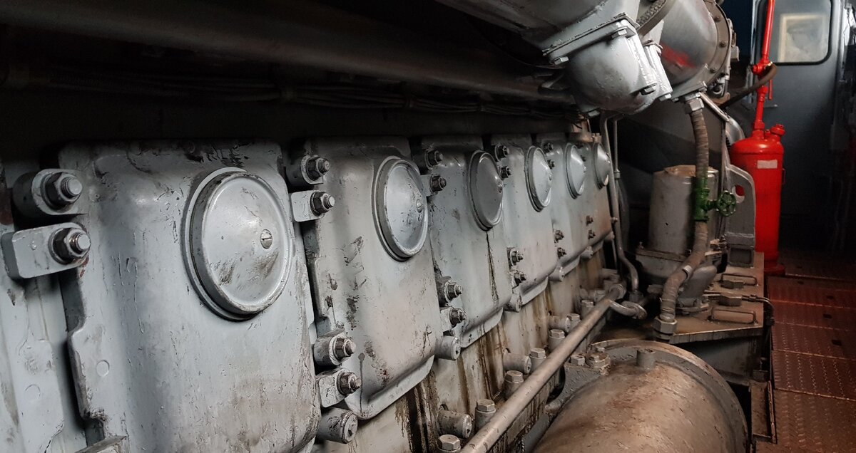 Что случится с тепловозом если произойдёт пробой газов в картер дизеля ...
