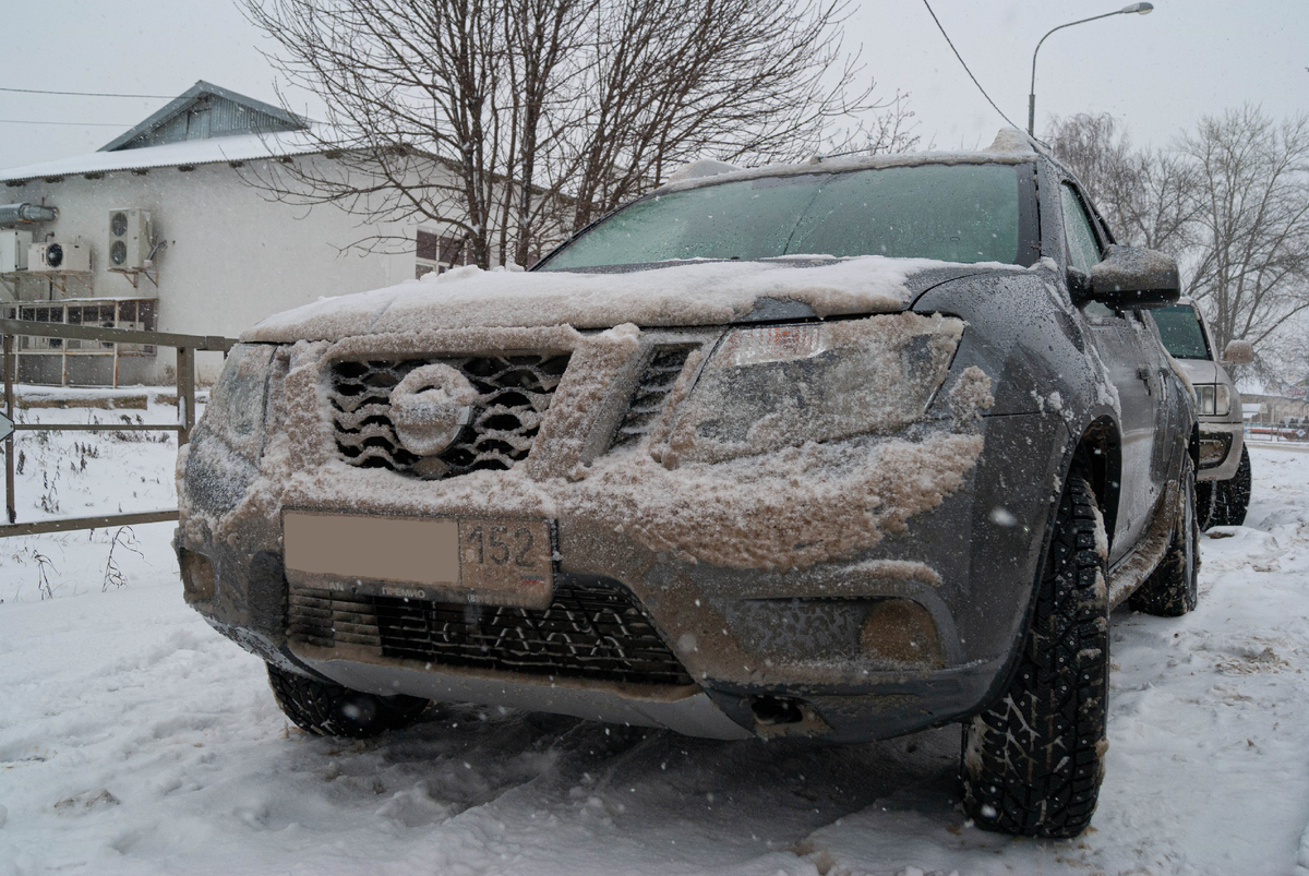 У меня машина за ночь начинала орать дважды, но видимых повреждений наутро я не обнаружил