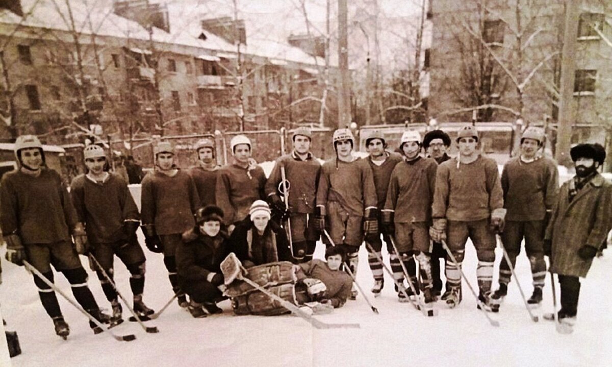 Балашиха. Хоккейная коробка возле парка. Фото 60-х годов.