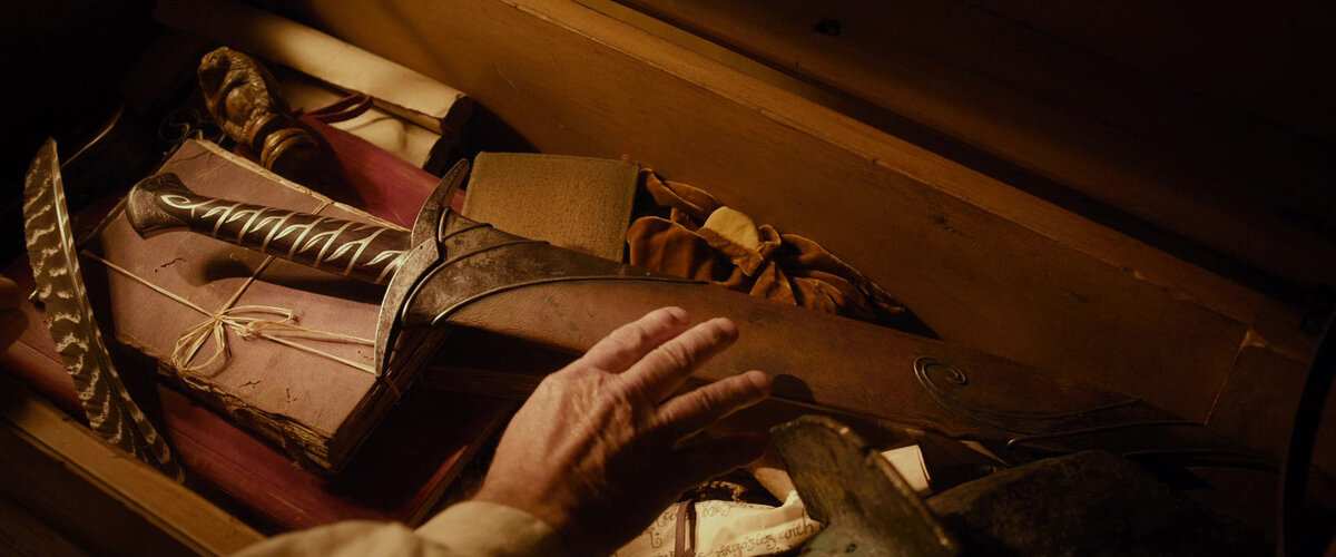 Жало в сундуке у Бильбо.