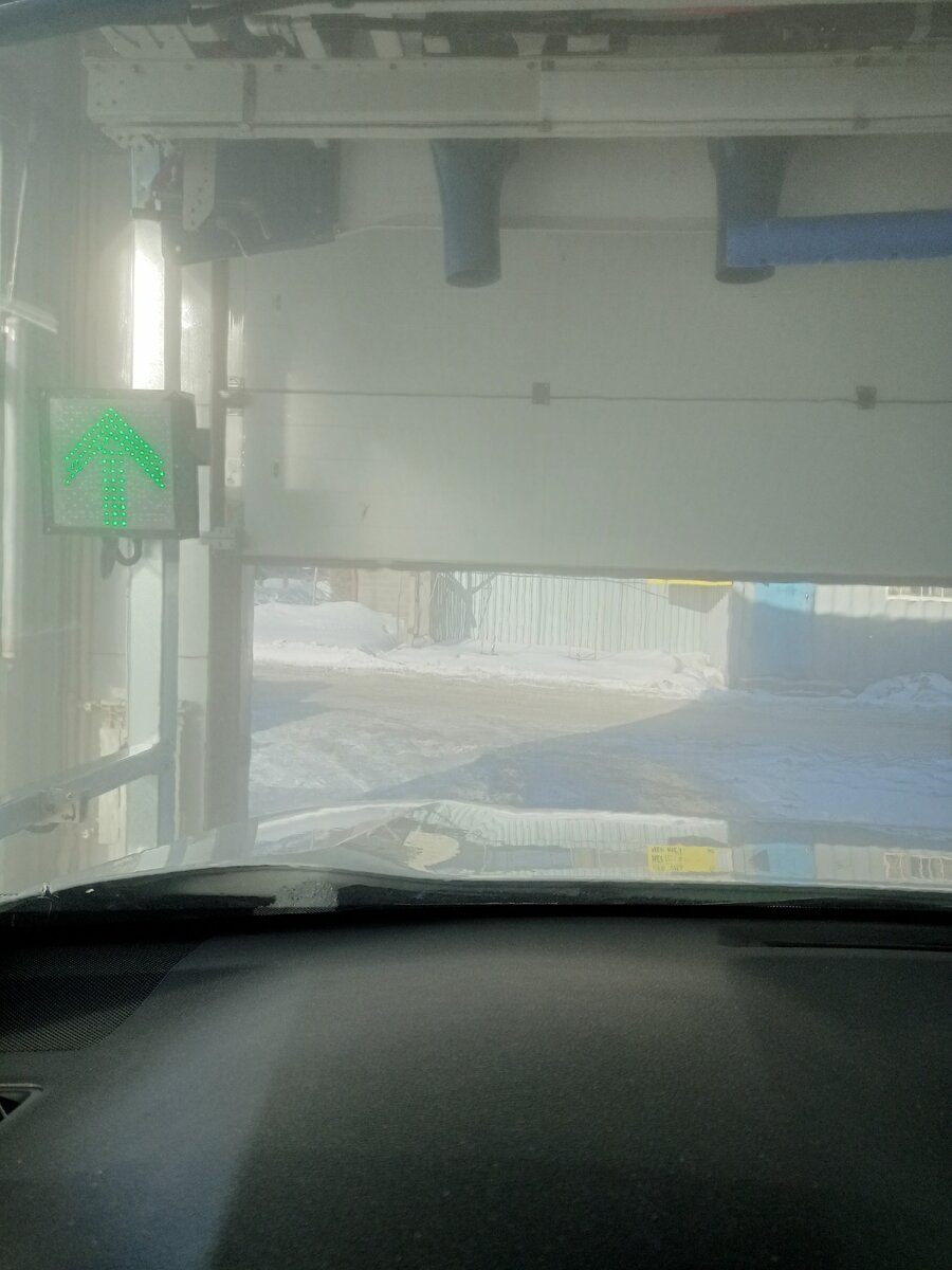 Заехал на "Робот-автомойку", машина "помылась" менее, чем за 5 минут ...