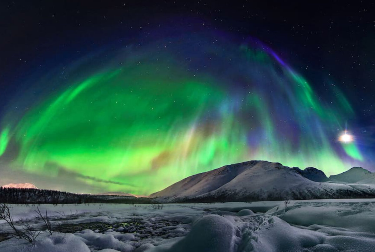Полная полярная ночь. Полярный полностью. Лапландский заповедник северное сияние. Верхоянск полярная ночь. Полярный день.