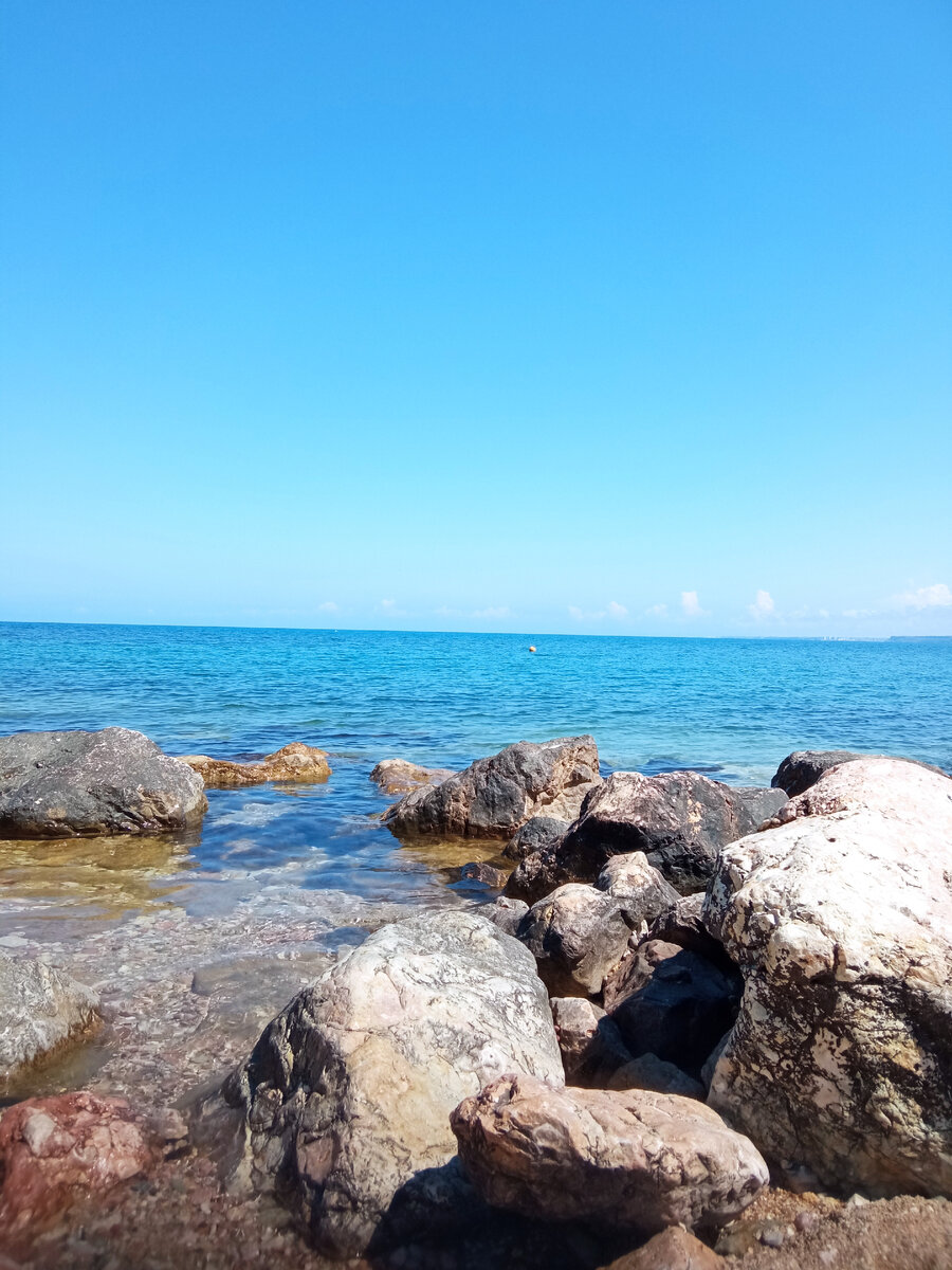 Буй вдалеке