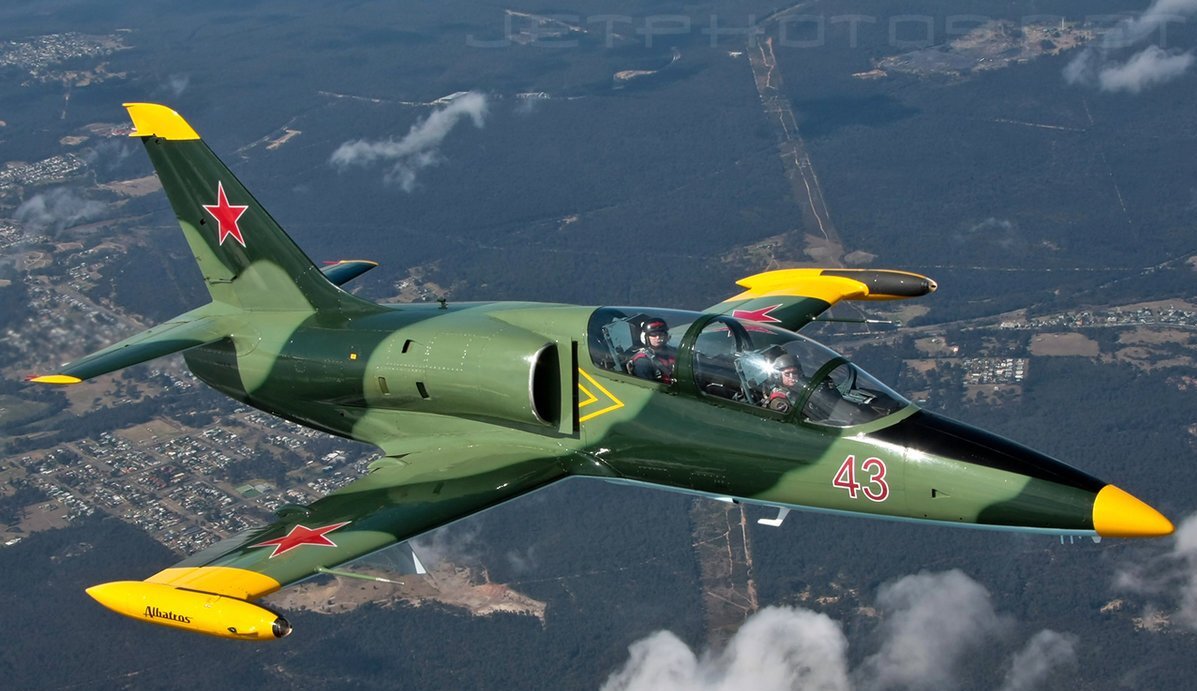 Aero L-39 Albatros - реактивный учебно-боевой самолет, разработанный в 1960-х годах в Чехословакии на авиастроительном предприятии Aero Vodochody. Самолет предназначен для подготовки летного состава, некоторые модификации могут использоваться в качестве легких штурмовиков и истребителей. Фото из свободных источников.
