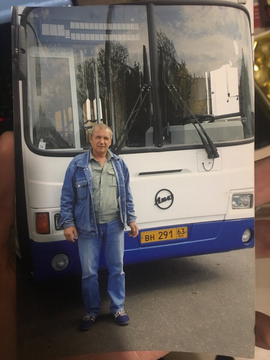 Мой дед, и его новый автобус ЛиАЗ-6212.70
