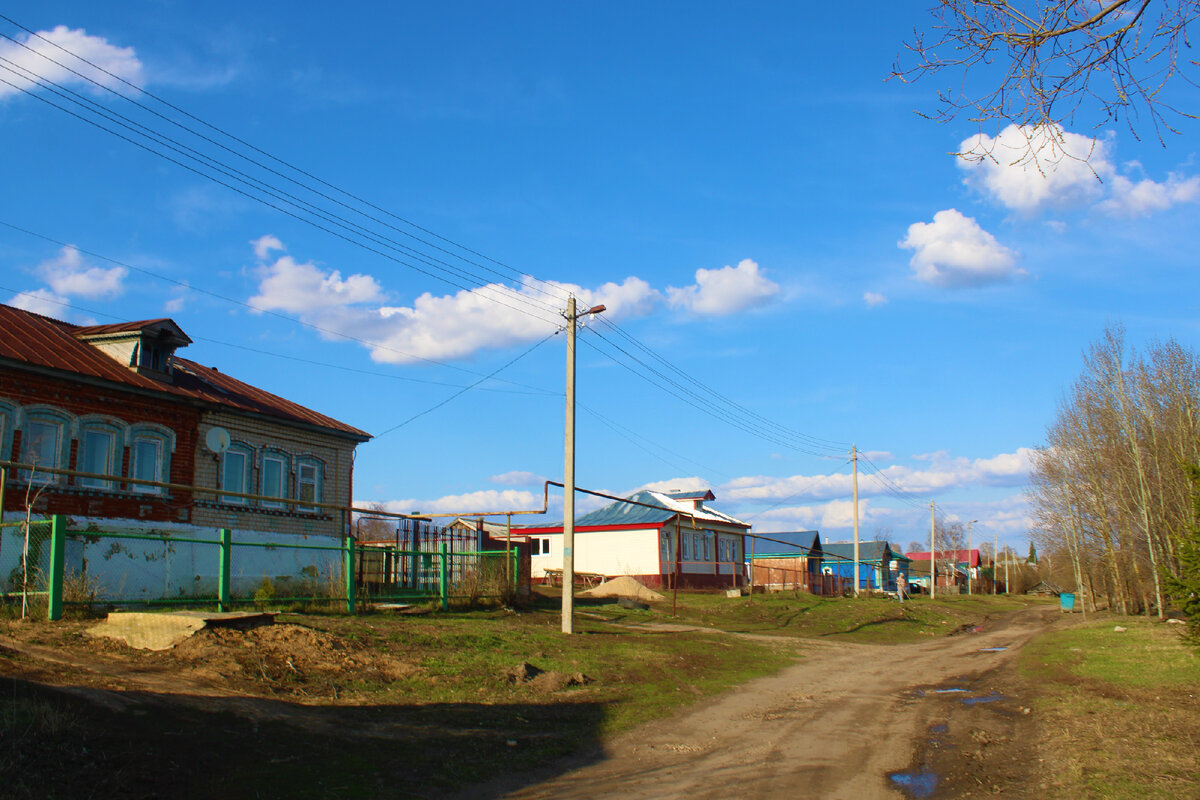 Богородское. Русское Нижегородское село, в котором много старинных домов,  но многие в плачевном состоянии, как и храм | Под зонтиком | Дзен