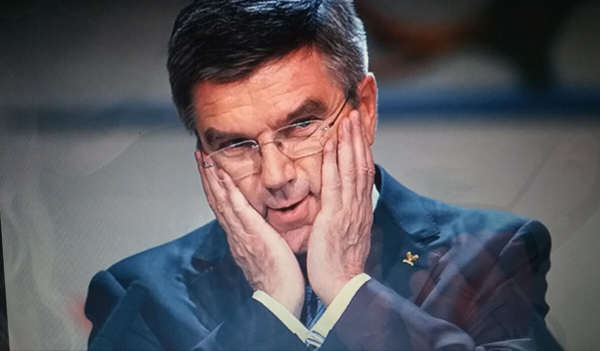 Томас Бах такой сердечный ,милый и добрый человек.Он столько много сделал для Камилы Мы же помним 😥😡