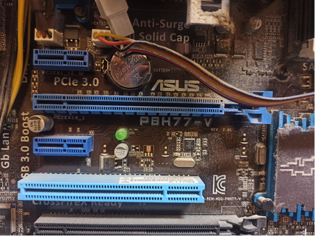 Разъём для подключения видеокарты называется PCI-E