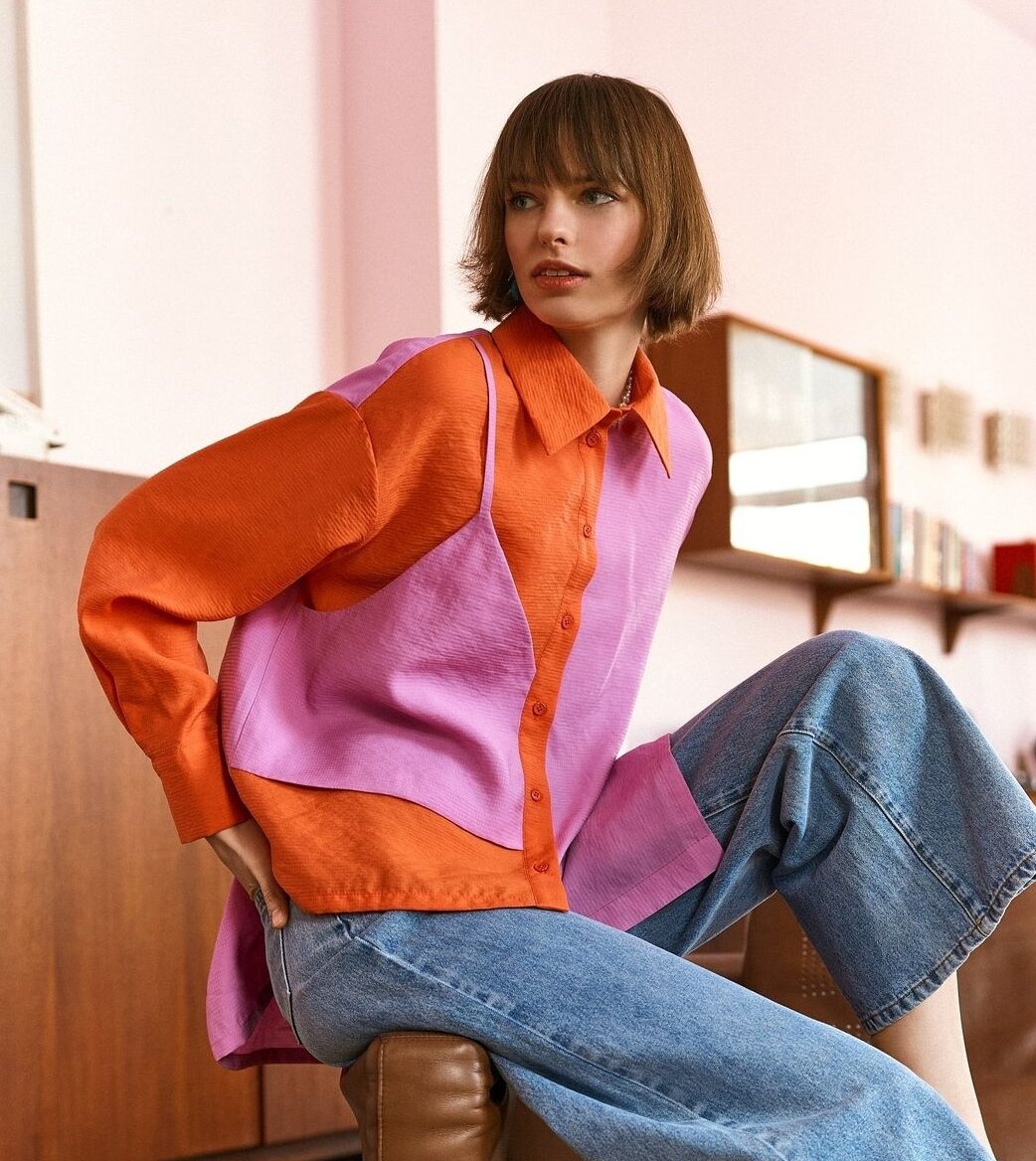 Пуховик дейзи вики сьюс. Daisy knitwear. Фото платье лапша с пиджаком после 40 лет 2024. Шоу рум екатеринбург женская одежда. Vikisews пуховик дейзи.