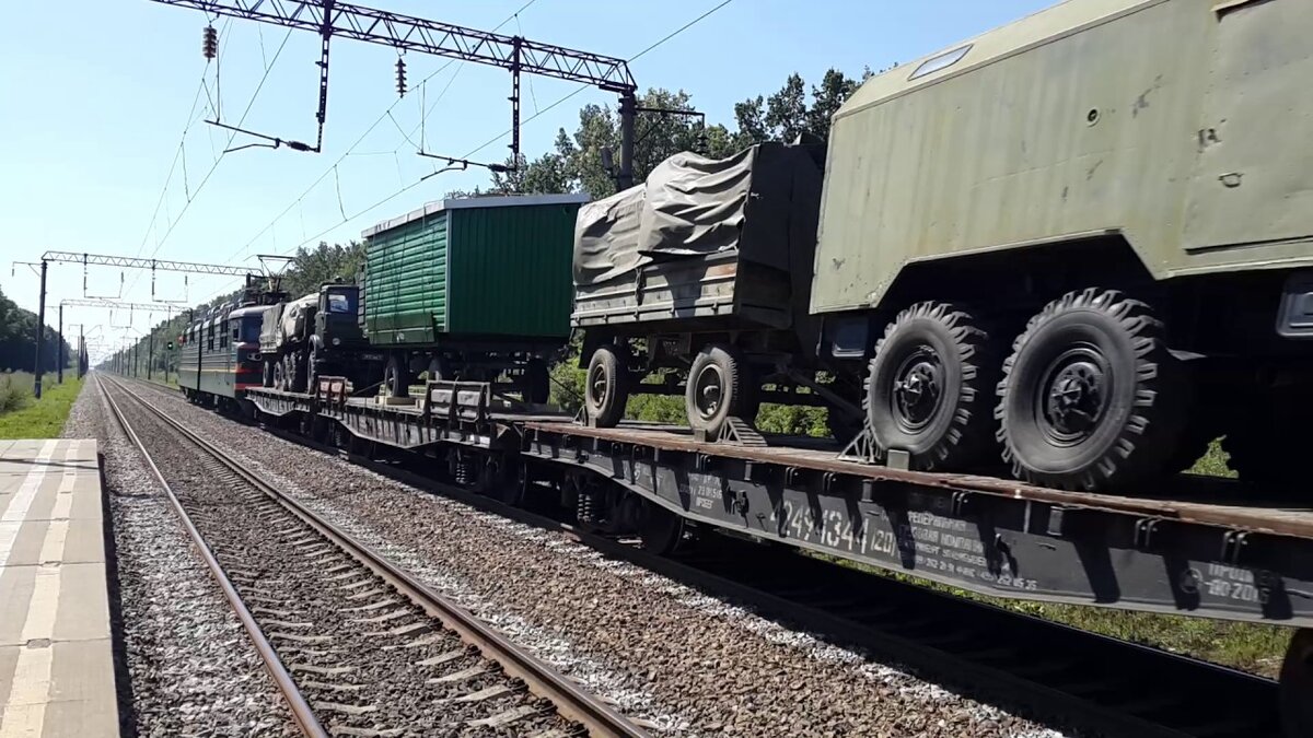 Яндекс фото. Эшелоны военной техники из евросоюза на Украину.