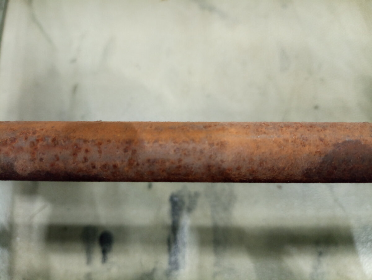 часть ржавого прутка