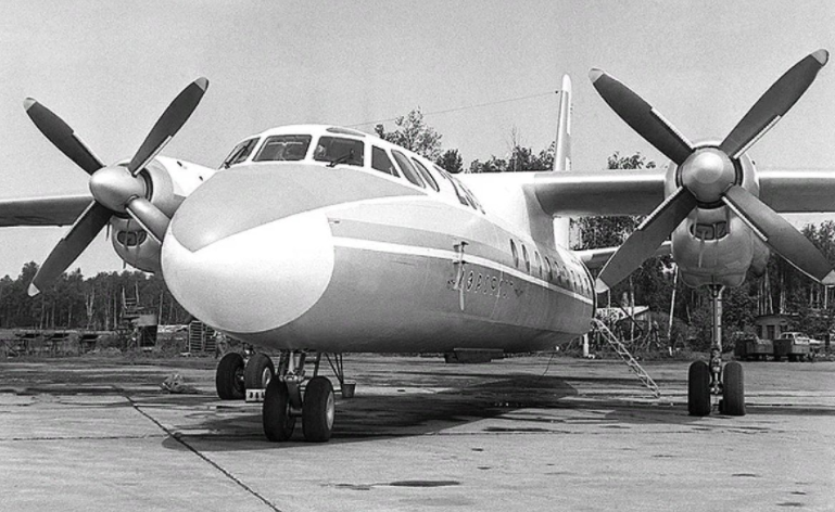 Самолет АН-24 СССР
