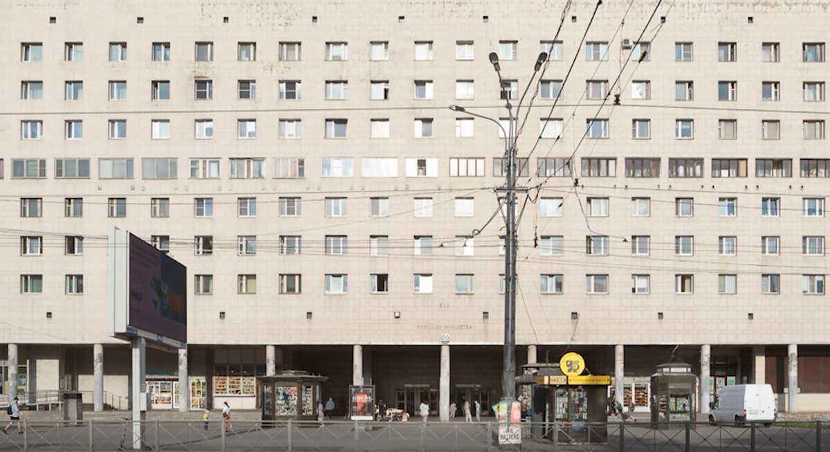 Площадь мужества работает. Памятник у метро площадь мужества спб. Площадь мужества выборгский район. Площадь мужества район. Площадь мужества работает.