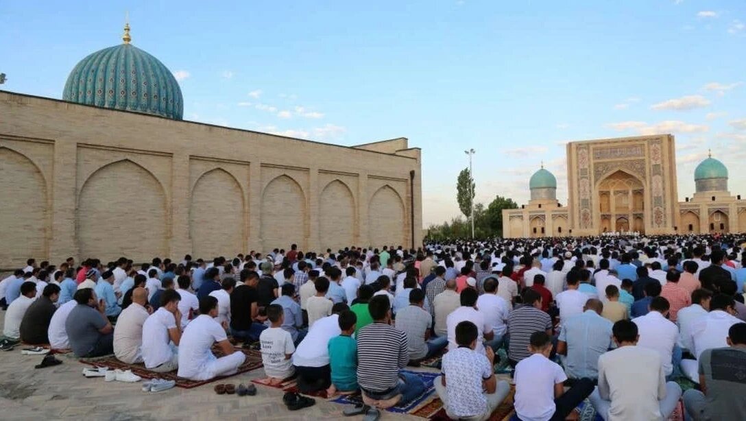 9 июля мусульмане празднуют Курбан-байрам утренней молитвой. Фото: Муфтият Новосибирской области 