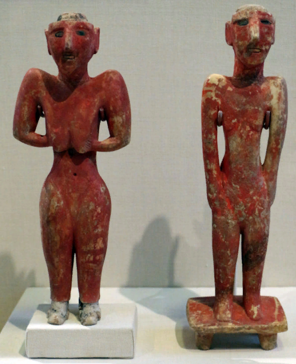 Мужская и женская фигурки. Фото: Музей Института Востоковедения / Sailko