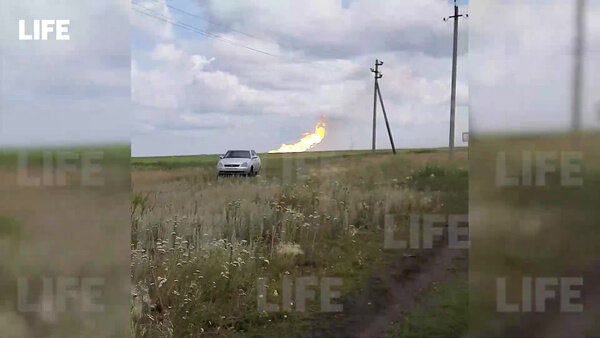 Под Челябинском загорелся газопровод. Кадры с места в редакцию Лайфа прислал гражданский журналист через приложение LiveCorr (доступно на Android и iOS)