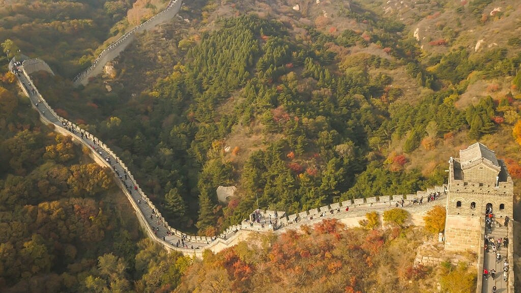 Фундамент Китайской стены замешан на крови и костях тысячи людей (ни на что не намекаем). Источник: https://ilmelnik.ru