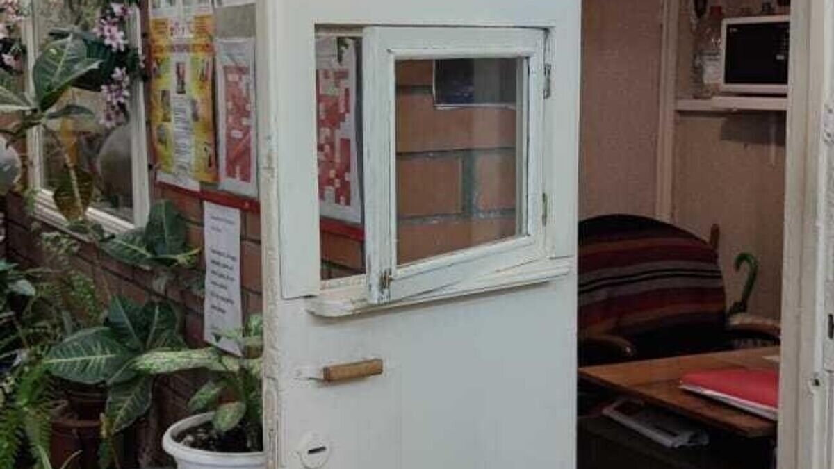    Консьержная в подъезде дома на юге Москвы© Мосжилинспекция