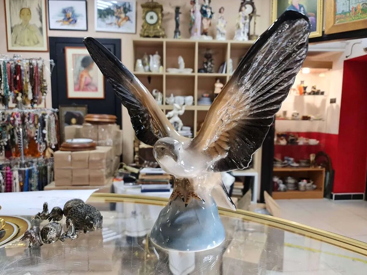 Фарфоровый орел сегодня оценивается 1900 рублей. Фото: avito.ru